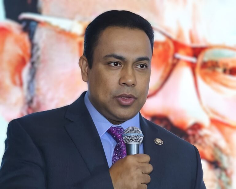 ওমান দুর্ঘটনায় নিহত সন্দ্বীপের ৭ প্রবাসীর পরিবারকে সমবেদনা ও আর্থিক সহায়তা দিলেন মিজানুর রহমান মিল্টন