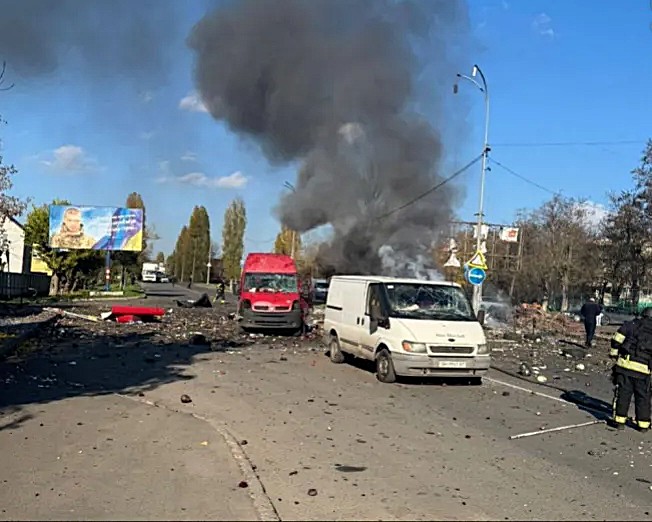 কিয়েভে ভোর থেকে ব্যাপক রুশ হামলা: নিহত ৮, আহত ৩৫