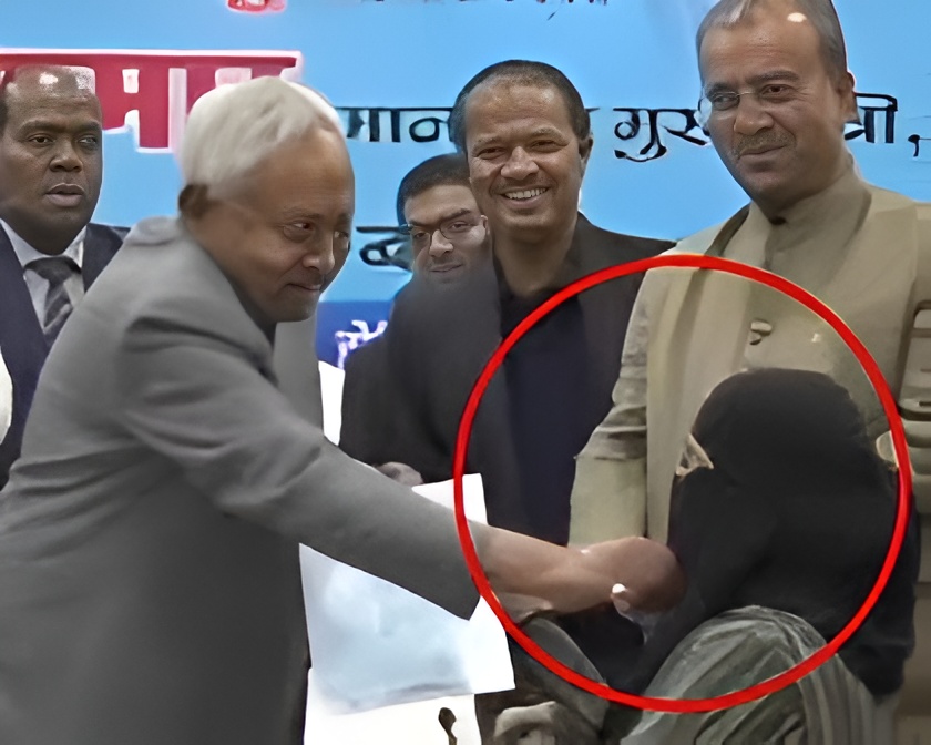 নারী চিকিৎসকের হিজাব টেনে নামিয়ে বিতর্কে বিহারের মুখ্যমন্ত্রী নীতীশ কুমার: দেশজুড়ে সমালোচনার ঝড়