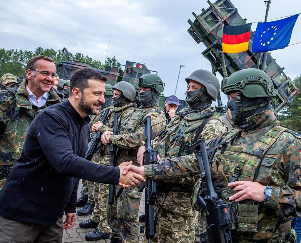 শান্তি আলোচনায় ইউক্রেনের ন্যাটোর আশা ত্যাগ: রাশিয়ার সঙ্গে চুক্তিতে পশ্চিমা নিরাপত্তার নিশ্চয়তা চায় কিয়েভ