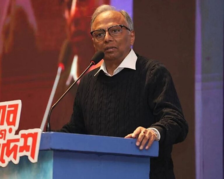 গণমাধ্যমের নির্লিপ্ততা ও আগামীর সতর্কতা: তারেক রহমানের সভায় মাহমুদুর রহমানের তীক্ষ্ণ বক্তব্য