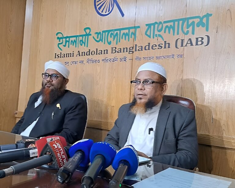 নির্বাচনি সমীকরণে টানাপোড়েন: জামায়াতের সাথে দূরত্ব ও নতুন জোটের ইঙ্গিত ইসলামী আন্দোলনের