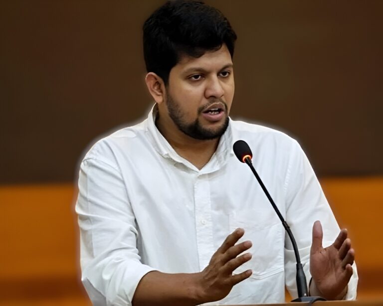 ‘পুরাতন বন্দোবস্ত রেখে রাষ্ট্র সংস্কার অসম্ভব’: টিএসসিতে মাহফুজ আলমের বিস্ফোরক মন্তব্য