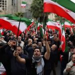 ইরানে ‘শাসন ব্যবস্থা পরিবর্তনের’ লক্ষ্যে ট্রাম্পের আহ্বান প্রত্যাখ্যাত করে রাজপথে খামেনি সমর্থকরা