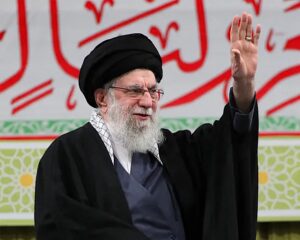 আমেরিকার হামলায় জ্বলবে পুরো মধ্যপ্রাচ্য: ট্রাম্পকে খামেনির ‘আঞ্চলিক যুদ্ধে’র হুঁশিয়ারি