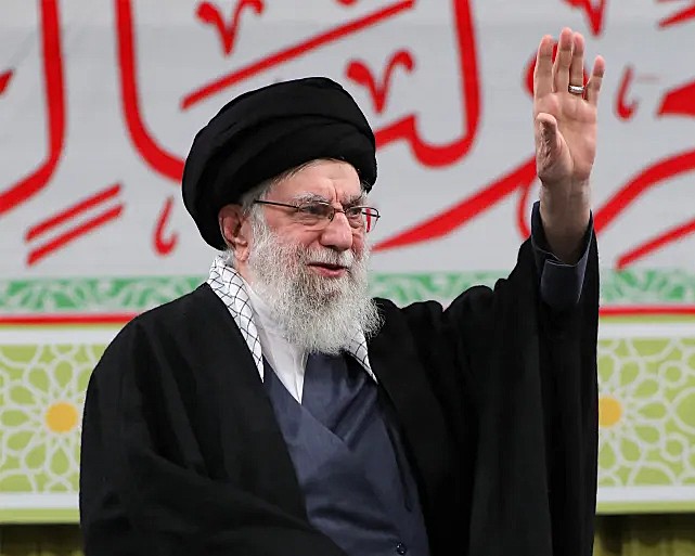 আমেরিকার হামলায় জ্বলবে পুরো মধ্যপ্রাচ্য: ট্রাম্পকে খামেনির ‘আঞ্চলিক যুদ্ধে’র হুঁশিয়ারি