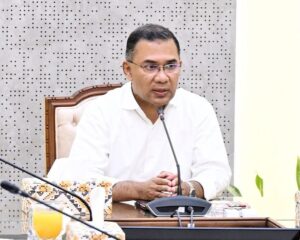 সকাল ৯টায় সচিবালয়ে প্রধানমন্ত্রী: কর্মকর্তাদের জন্য সময়ানুবর্তিতার কড়া বার্তা