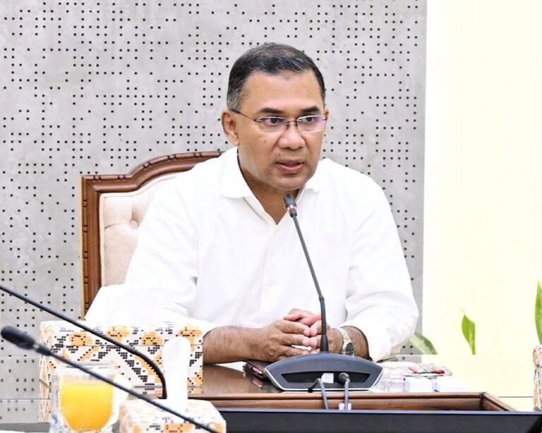 সকাল ৯টায় সচিবালয়ে প্রধানমন্ত্রী: কর্মকর্তাদের জন্য সময়ানুবর্তিতার কড়া বার্তা