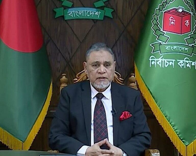 গণতন্ত্রের নবযাত্রায় নির্ভয়ে ভোট দিন এবং জয়-পরাজয় মেনে নেওয়ার আহ্বান সিইসির