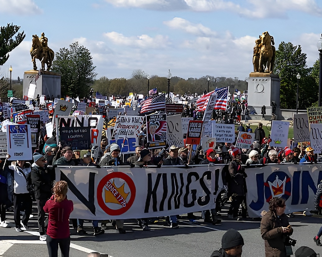 ট্রাম্পের ‘স্বৈরাচারী’ নীতির বিরুদ্ধে রাজপথে লাখো মার্কিন জনতা; ৩২০০ স্থানে ‘নো কিংস’ বিক্ষোভ