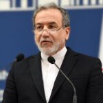 আলোচনার পথ বন্ধ, হরমুজ প্রণালীতে কঠোর অবস্থানে ইরান: পররাষ্ট্রমন্ত্রী আরাঘচি