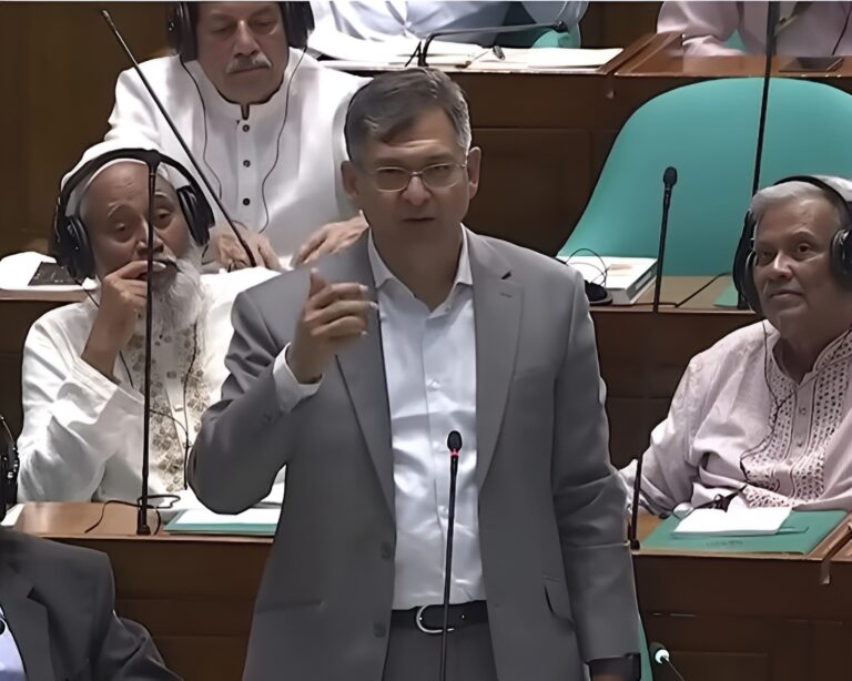 জুলাই যোদ্ধাদের সুরক্ষা ও অপরাধীদের বিচার নিশ্চিতের প্রতিশ্রুতি স্বরাষ্ট্রমন্ত্রীর