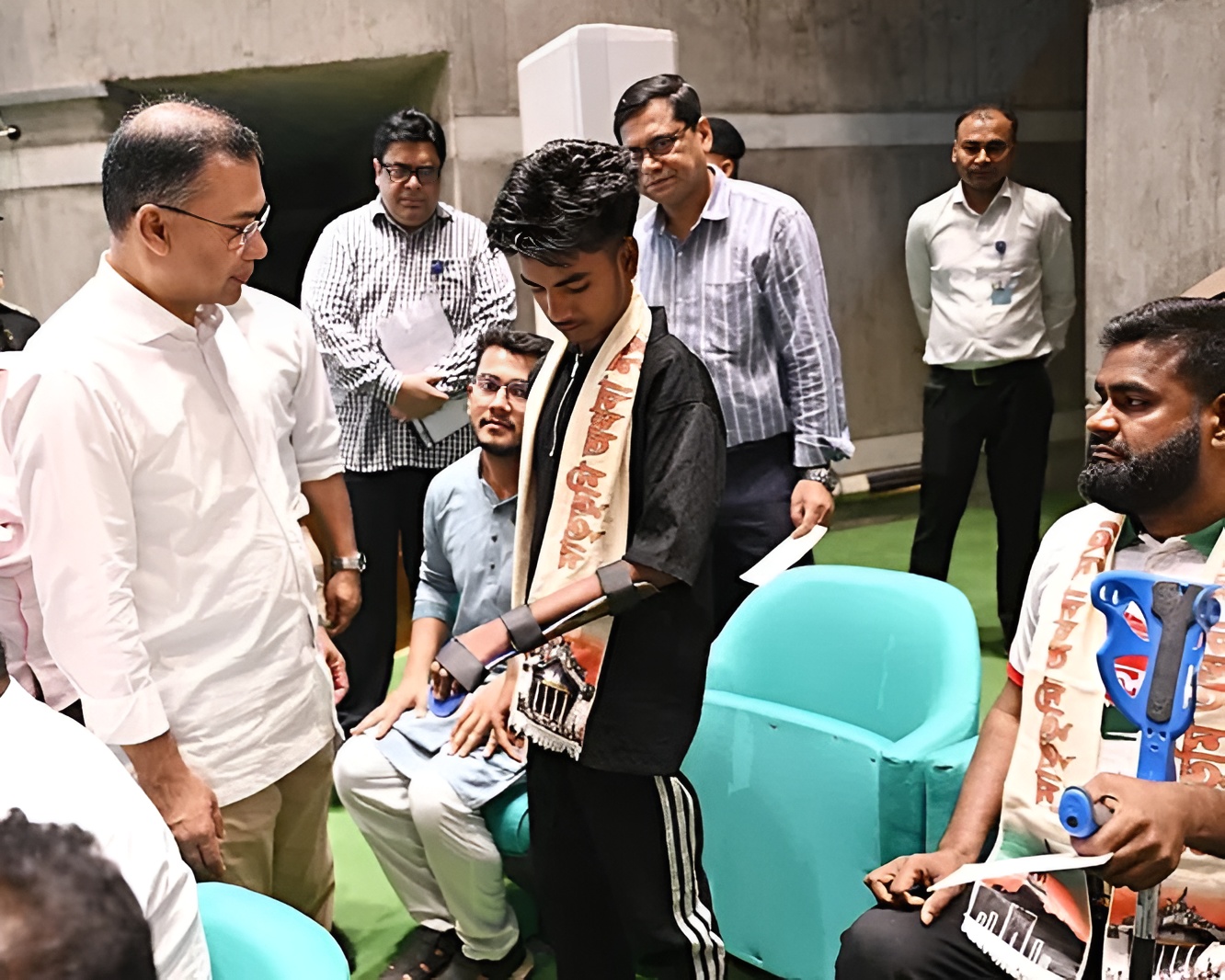 আহত জুলাই যোদ্ধাদের আবেগঘন ক্ষণ: সংসদে প্রধানমন্ত্রী তারেক রহমানের সান্ত্বনা