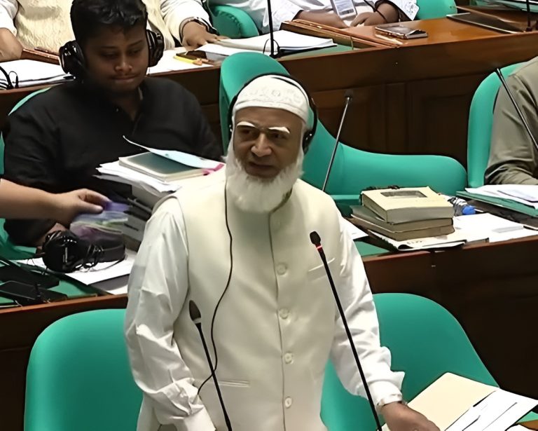 পার্থ-শফিকুর বাগ্‌বিতণ্ডায় উত্তপ্ত সংসদে বিরোধীদলীয় নেতা বলেন সবাই আমাকে ‘ভালোবেসে’ কচলায়