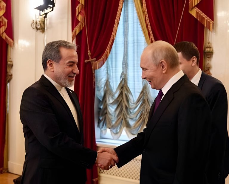 মধ্যপ্রাচ্যে শান্তি ফেরাতে সর্বাত্মক সহযোগিতার আশ্বাস পুতিনের; আরাঘচির সাথে সেন্ট পিটার্সবার্গে বৈঠক