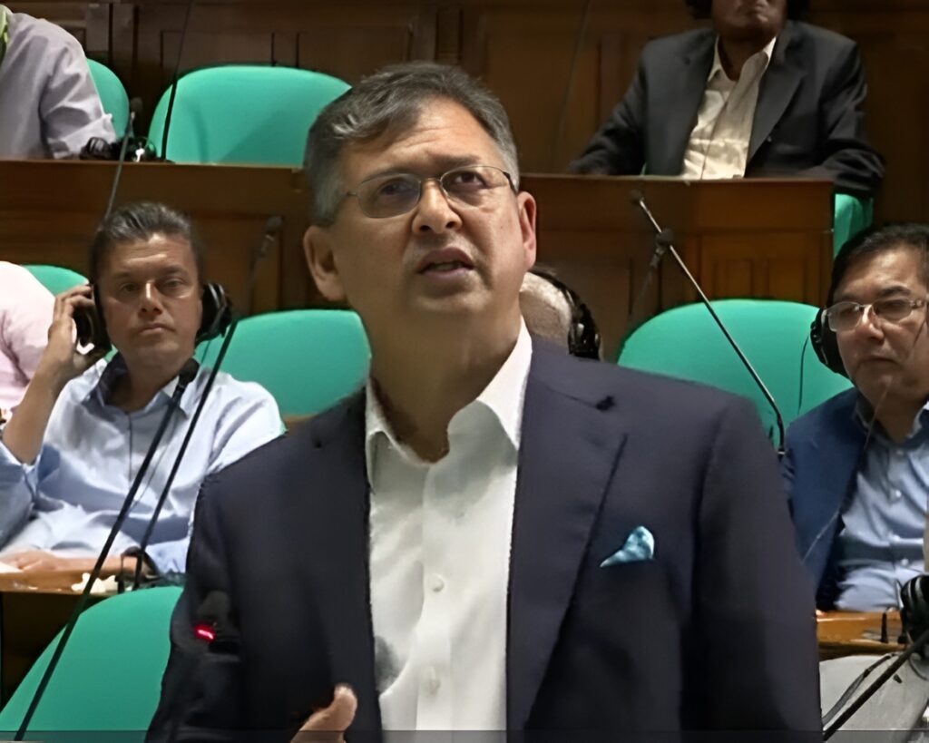 সংবিধান ‘সংস্কার’ নয় ‘সংশোধন’ হয়; সংসদে বিশেষ কমিটি গঠনের প্রস্তাব স্বরাষ্ট্রমন্ত্রীর