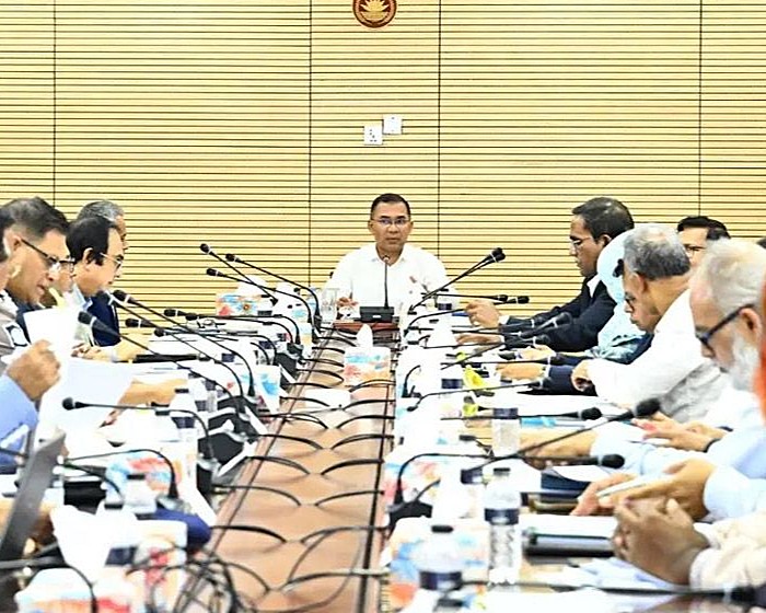 রাজধানী ঢাকার যানজট নিরসন ও ট্রাফিক ব্যবস্থার আধুনিকায়নে প্রধানমন্ত্রীর সভাপতিত্বে বিশেষ সভা