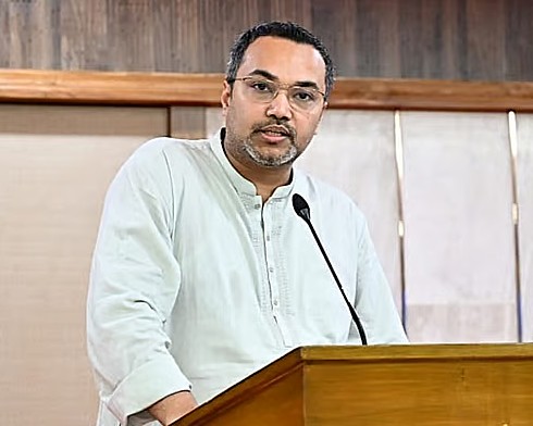 নির্বাচিত সরকারের প্রথম ১০০ দিনে মানবিক ও জনমুখী রাজনীতির অনন্য দৃষ্টান্ত- মাহমী আমিন