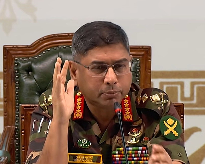 ঐতিহাসিক ও সফল নির্বাচন আয়োজনে ডিসিদের ভূমিকার প্রশংসা সেনাপ্রধানের