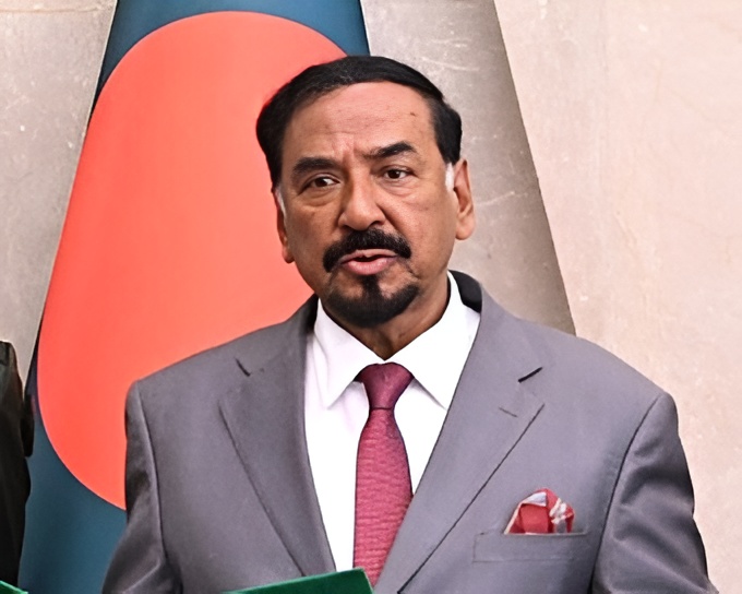 গণতন্ত্র প্রতিষ্ঠায় আমলাদের সেবকের ভূমিকায় অবতীর্ণ হওয়ার আহ্বান স্পিকারের