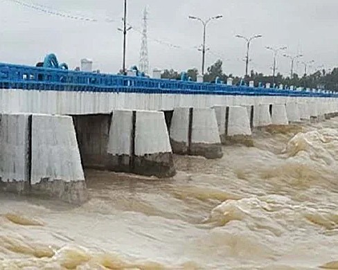 গজলডোবার সব গেট খুলে দেওয়ায় তিস্তায় উপচে পড়া ঢল: বিপৎসীমার ওপরে পানি, ৫ জেলায় বন্যার আশঙ্কা