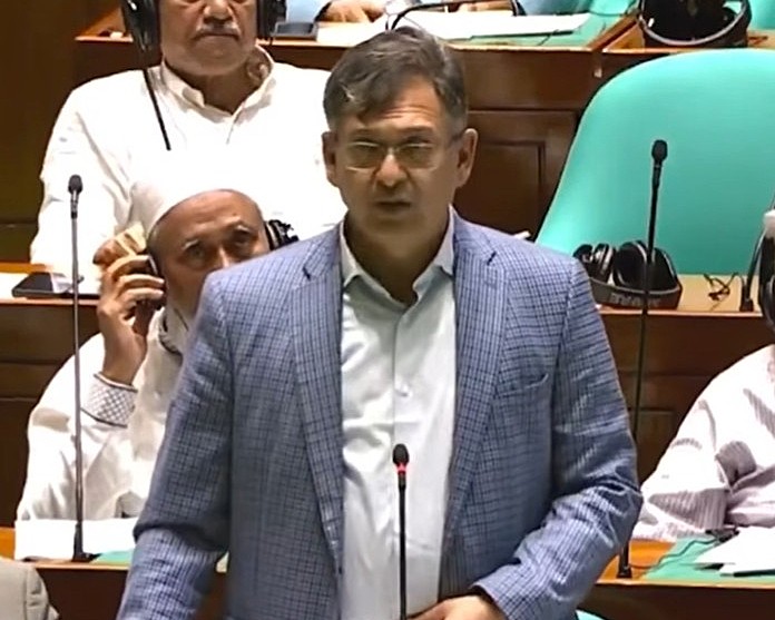 সব দোষ ঘুরেফিরে রাজনীতিবিদের, কারণ ফাইলের শেষ সইটা তাদের করতে হয়: সংসদে স্বরাষ্ট্রমন্ত্রী সালাহউদ্দিন আহমদ