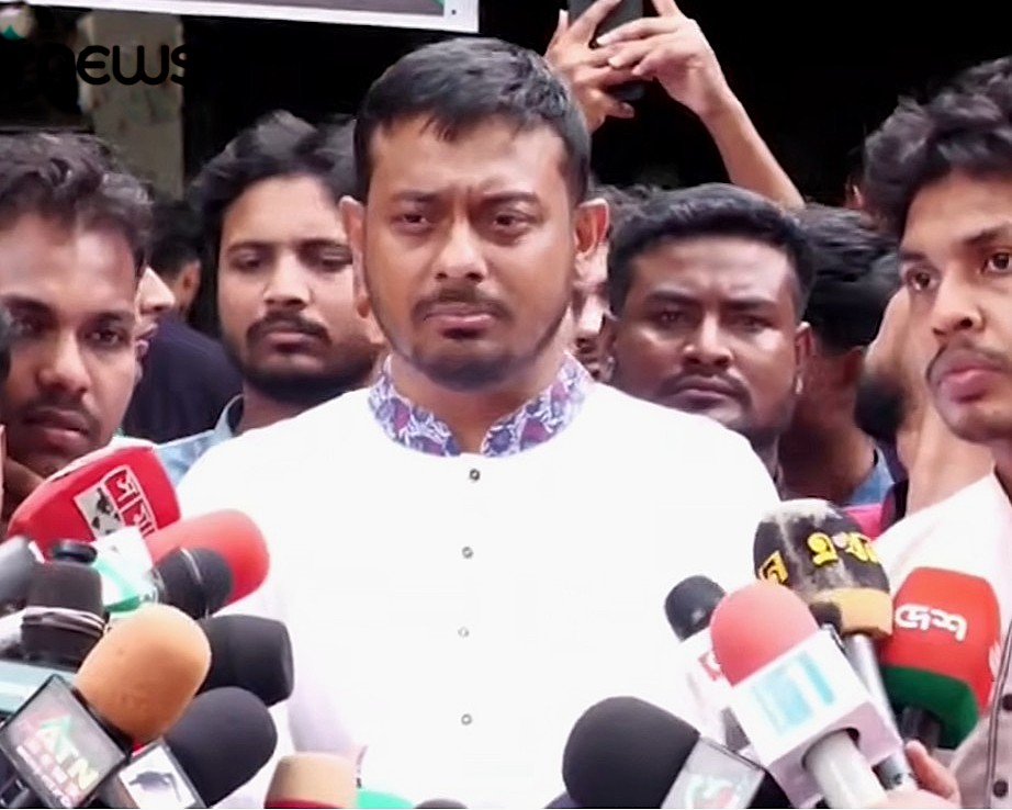 “কথা বলায় হামলা হলে আর বলব না, নীরব থেকেই মাত্রা দেখব”: শাবিপ্রবিতে নাসীরুদ্দীন পাটওয়ারী