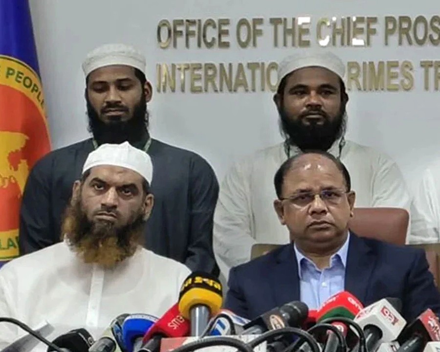 “শাপলা চত্বরের শহীদদের লাশ গুমের অপচেষ্টা করা হয়েছিল, বহু মরদেহের হদিস মেলেনি”: আন্তর্জাতিক অপরাধ ট্রাইব্যুনালে আল্লামা মামুনুল হক
