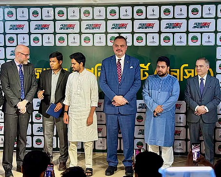 এনসিপি কার্যালয়ে মার্কিন রাষ্ট্রদূত ক্রিস্টেনসেন: গণভোটের রায়, জুলাই সনদ ও বাণিজ্যচুক্তি নিয়ে নাহিদ ইসলামের সঙ্গে বৈঠক